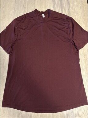 Lululemon License to Move Men's Large Garnet Burgundy Mock Neck Shirt Tee